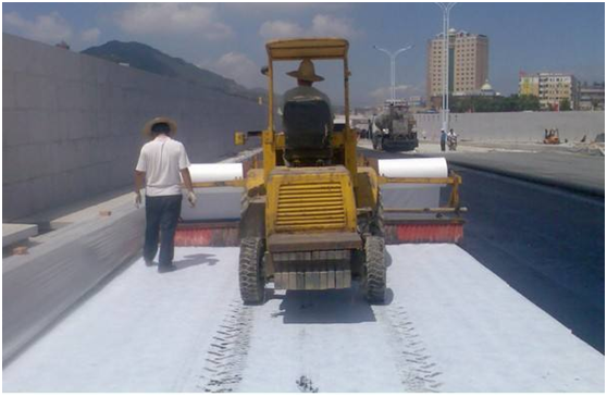 91视频直播APP布作水泥混凝土路面“白+黑”防裂措施的结论