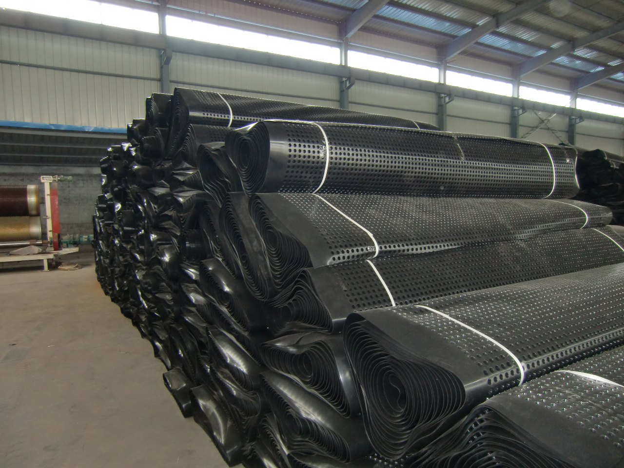 什么是塑料排水板？它比传统排水系统的优势在哪里？