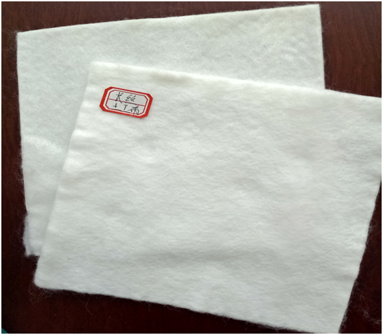 寒冷地区91视频直播APP布代替砂砾料做反滤层护坡效果良好