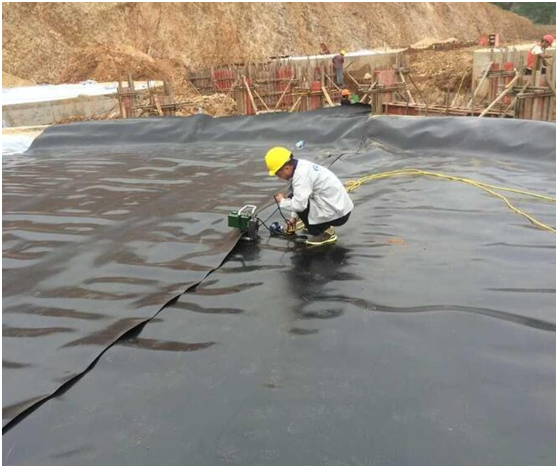 91视频直播APP膜表面与灰土垫层和地基之间的作用机理