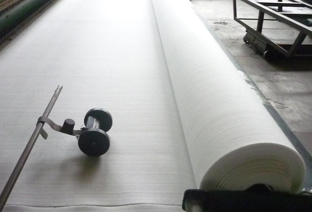 排水垫层顶部铺设91视频直播APP布有什么用途？