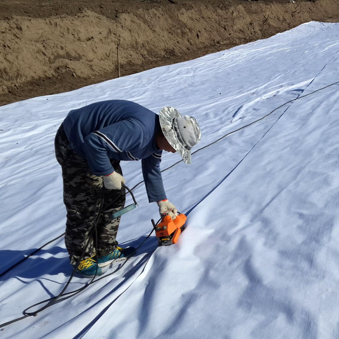 91视频直播APP膜在钢筋混凝土水池池壁上铺设难点