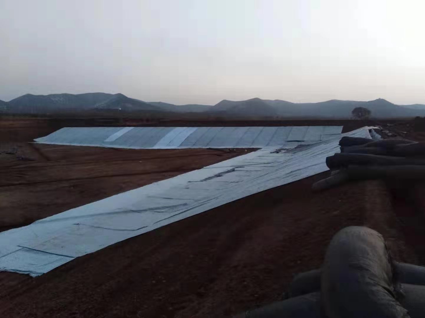 复合式衬砌层间91视频直播APP布初期支护渗水的途径