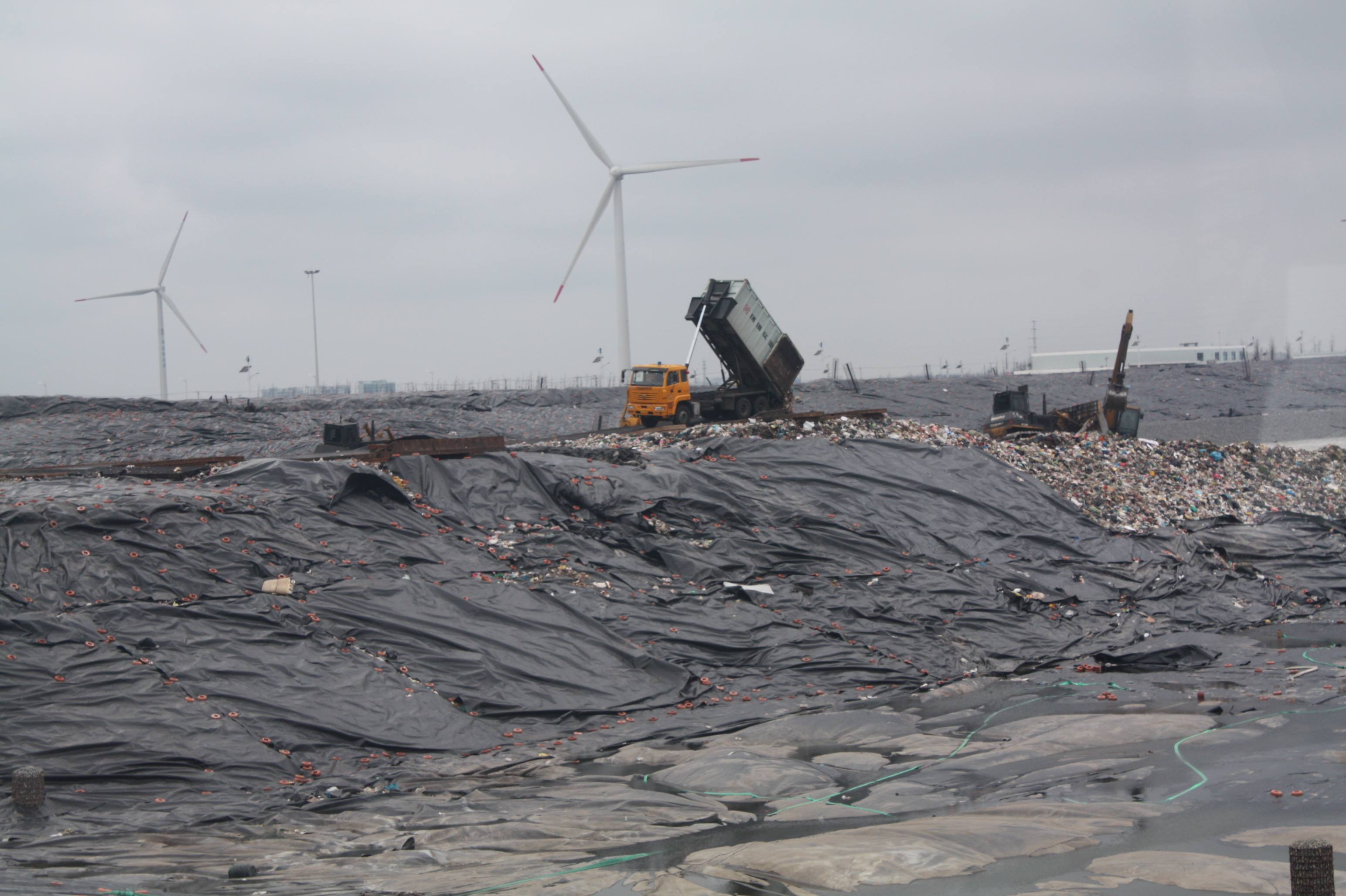 HDPE91视频直播APP膜的施工安全与环保措施