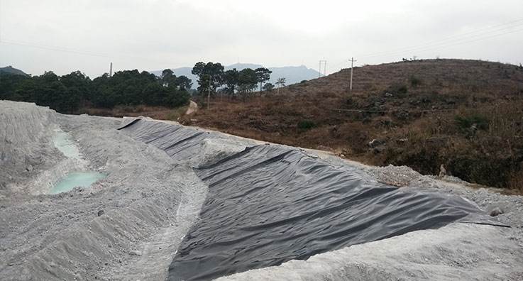 透水堆石坝的内坡防渗用91视频直播APP材料