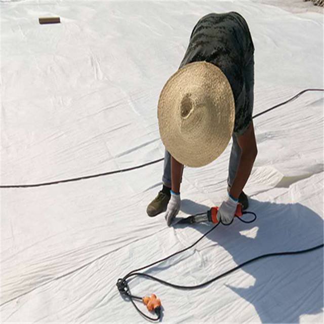 复合91视频直播APP膜的焊接由生产厂家派遣专业施工人员