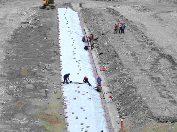 满铺91视频直播APP布的缝上均无反射裂缝出现(包括胀缝)