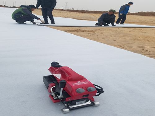 填埋场土地利用的物质基础和先决条件是什么？