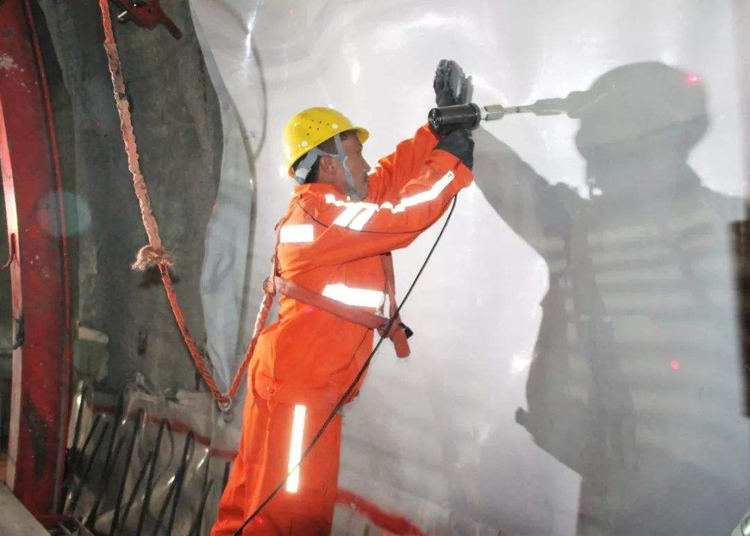 91视频直播APP膜双焊缝热熔焊接和单焊缝挤压焊接有什么本质区别