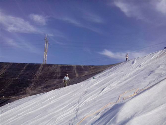 渠道渗漏抢修办法在沉陷渠道内铺设复合91视频直播APP膜