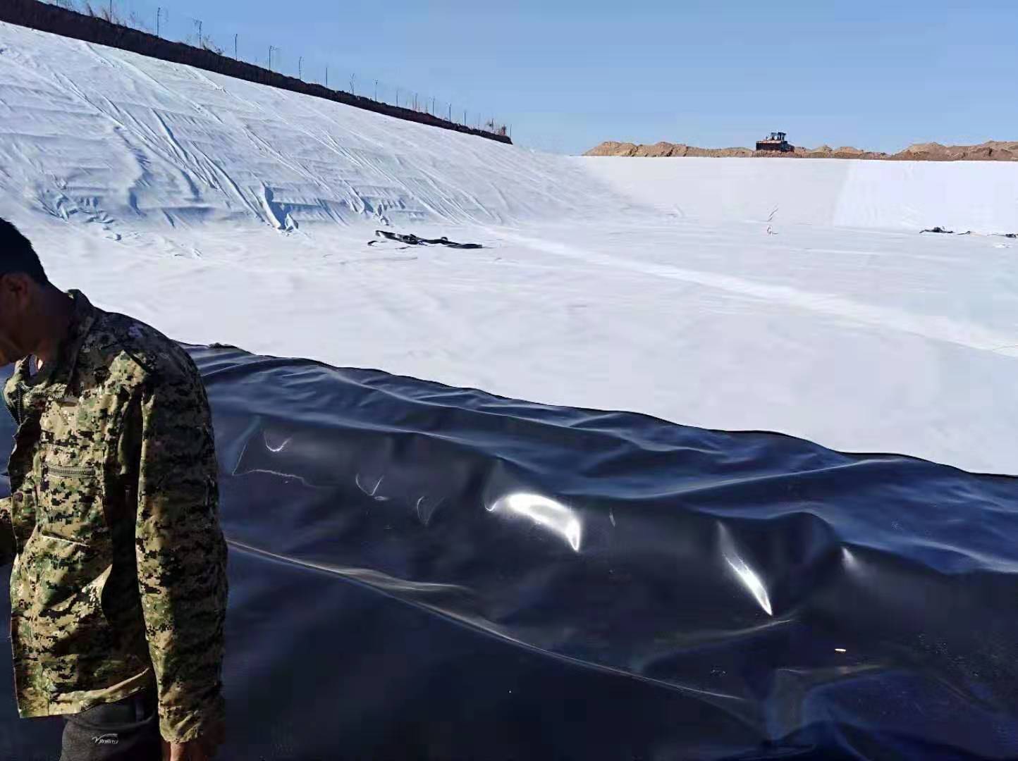 度汛坝体黏土防渗及复合91视频直播APP膜防渗性能方案比选