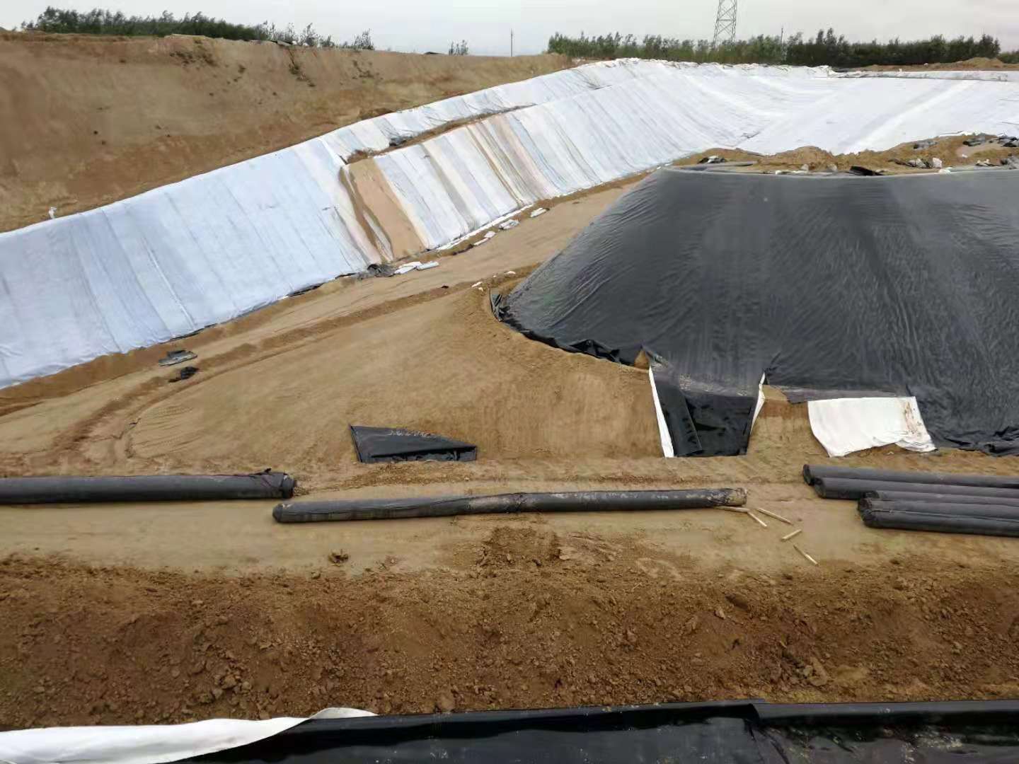 大胆尝试新材料选定91视频直播APP膜为库底防渗材料