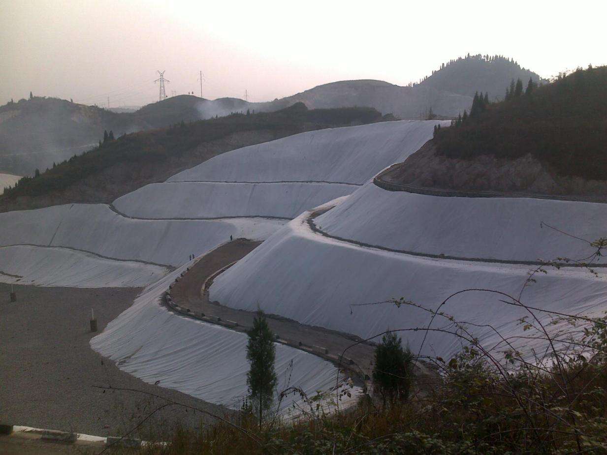 最新91视频观看垂直硬质护岸防渗施工方案