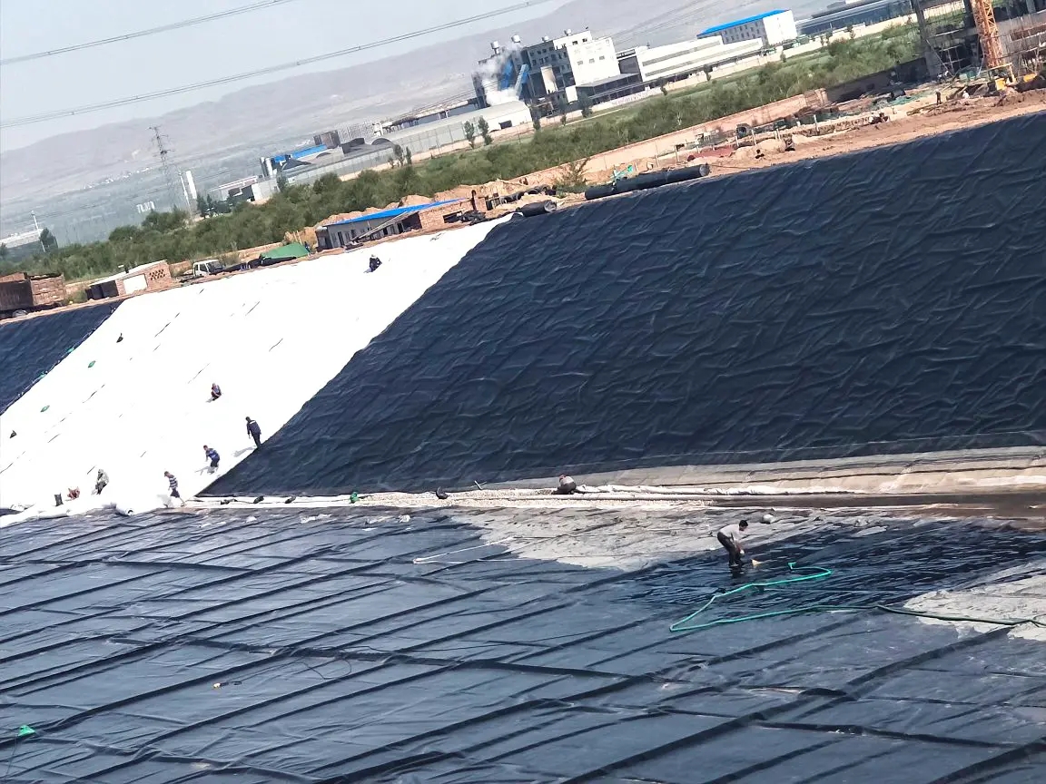 混凝土衬砌渠道内垃圾、淤泥、水锈等杂物，如何修补？